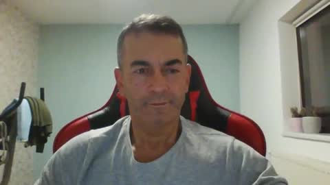 Snapshot of wxdj chatting on 10-25-25, 08:03 RealBoy online show from 10-25-25, 08:03