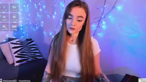 Snapshot of wxiuixw chatting on 02-22-25, 07:47 Sonya online show from 02-22-25, 07:47