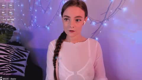 Snapshot of wxiuixw chatting on 10-08-25, 12:14 Sonya online show from 10-08-25, 12:14