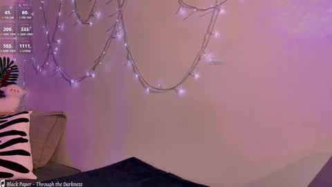 Snapshot of wxiuixw chatting on 10-28-25, 05:15 Sonya online show from 10-28-25, 05:15