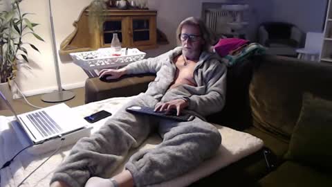 Snapshot of wyattearp64 chatting on 01-02-25, 07:44 WyattEarp64 online show from 01-02-25, 07:44