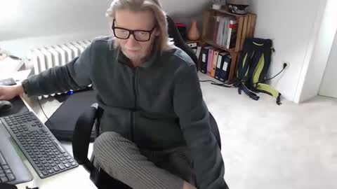 Snapshot of wyattearp64 chatting on 12-01-25, 09:36 WyattEarp64 online show from 12-01-25, 09:36