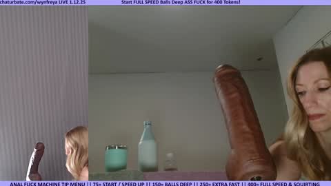 Snapshot of wynfreya chatting on 01-12-25, 12:01 Wyn online show from 01-12-25, 12:01