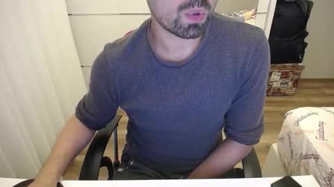 Snapshot of x_____0_____x chatting on 09-09-25, 09:58 Mr. Lonely online show from 09-09-25, 09:58