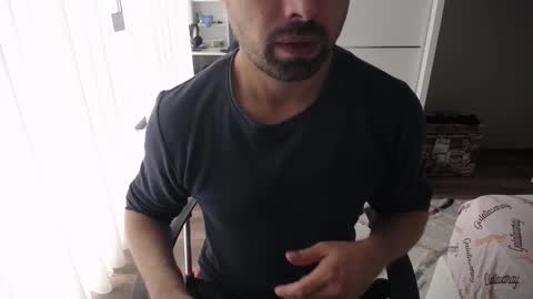 Snapshot of x_____0_____x chatting on 10-01-25, 11:05 Mr. Lonely online show from 10-01-25, 11:05