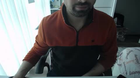 Snapshot of x_____0_____x chatting on 11-12-25, 11:10 Mr. Lonely online show from 11-12-25, 11:10