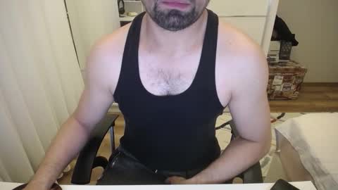 Snapshot of x_____0_____x chatting on 11-19-25, 09:48 Mr. Lonely online show from 11-19-25, 09:48