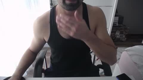 Snapshot of x_____0_____x chatting on 11-25-25, 10:48 Mr. Lonely online show from 11-25-25, 10:48