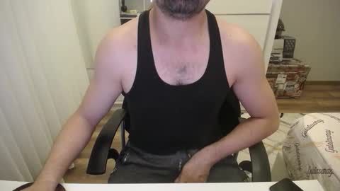 Snapshot of x_____0_____x chatting on 12-13-25, 10:37 Mr. Lonely online show from 12-13-25, 10:37