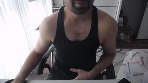 Snapshot of x_____0_____x chatting on 12-14-25, 10:53 Mr. Lonely online show from 12-14-25, 10:53