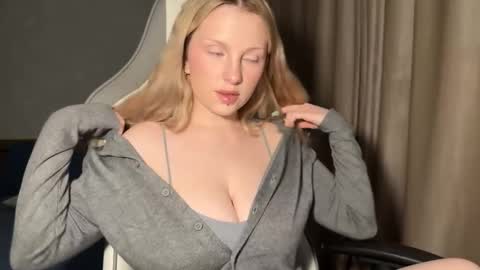 Snapshot of x__ivy_x chatting on 11-29-25, 03:59 eva online show from 11-29-25, 03:59