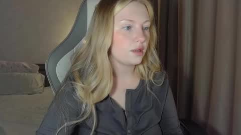 Snapshot of x__ivy_x chatting on 05-22-26, 05:18 eva online show from 05-22-26, 05:18