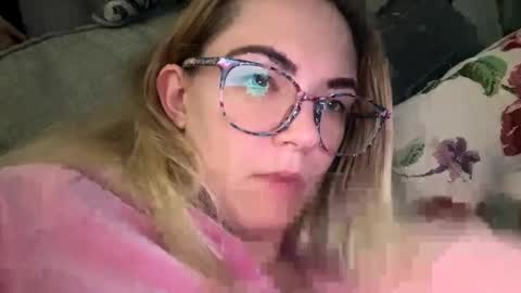 Snapshot of x_dreamgirl_x chatting on 12-08-24, 12:30 Mariah online show from 12-08-24, 12:30