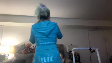 Snapshot of x_dreamgirl_x chatting on 12-31-24, 07:31 Mariah online show from 12-31-24, 07:31