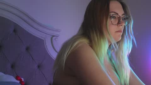 Snapshot of x_dreamgirl_x chatting on 01-24-25, 06:24 Mariah online show from 01-24-25, 06:24