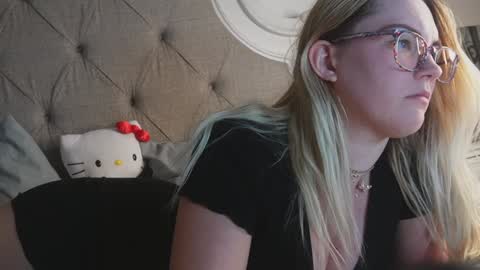 Snapshot of x_dreamgirl_x chatting on 01-25-25, 05:51 Mariah online show from 01-25-25, 05:51