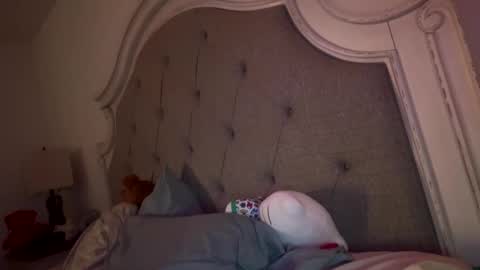 Snapshot of x_dreamgirl_x chatting on 01-26-25, 10:46 Mariah online show from 01-26-25, 10:46