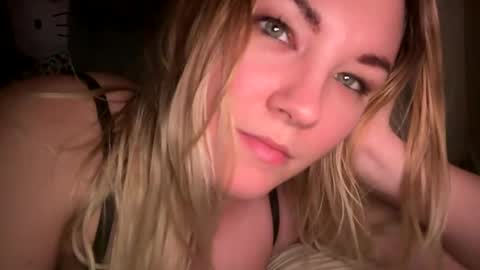 Snapshot of x_dreamgirl_x chatting on 02-01-25, 07:26 Mariah online show from 02-01-25, 07:26