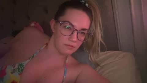 Snapshot of x_dreamgirl_x chatting on 03-06-25, 05:35 Mariah online show from 03-06-25, 05:35