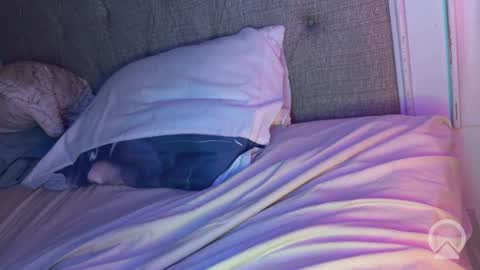 Snapshot of x_dreamgirl_x chatting on 10-17-25, 02:37 Mariah online show from 10-17-25, 02:37