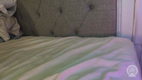 Snapshot of x_dreamgirl_x chatting on 10-18-25, 02:14 Mariah online show from 10-18-25, 02:14