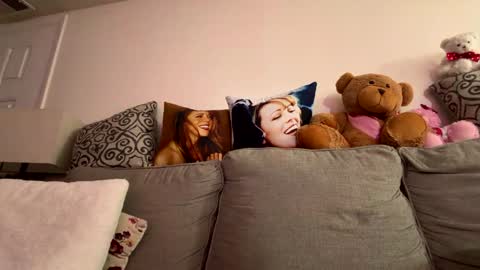 Snapshot of x_dreamgirl_x chatting on 10-21-25, 11:38 Mariah online show from 10-21-25, 11:38