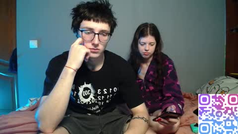 Snapshot of x_files_t chatting on 11-19-25, 02:06 Philipp and Este online show from 11-19-25, 02:06