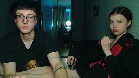 Snapshot of x_files_t chatting on 11-27-25, 06:04 Philipp and Este online show from 11-27-25, 06:04