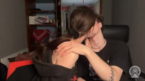 Philipp and Este online show from 04-17-26, 02:36