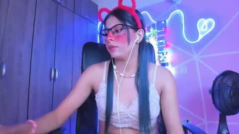 Snapshot of xallysonx_ chatting on 02-08-25, 05:18 XALLYSONX online show from 02-08-25, 05:18