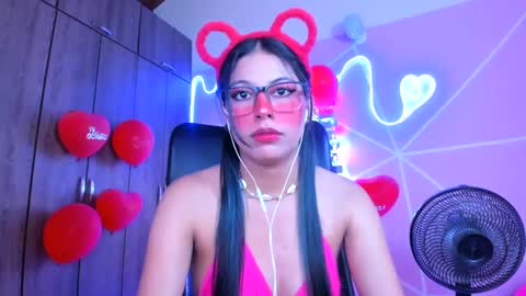 Snapshot of xallysonx_ chatting on 02-18-25, 05:42 XALLYSONX online show from 02-18-25, 05:42