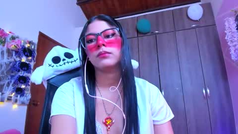 Snapshot of xallysonx_ chatting on 10-13-25, 11:43 XALLYSONX online show from 10-13-25, 11:43