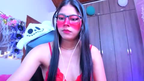 Snapshot of xallysonx_ chatting on 10-14-25, 11:44 XALLYSONX online show from 10-14-25, 11:44