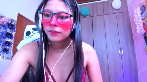 Snapshot of xallysonx_ chatting on 10-18-25, 11:33 XALLYSONX online show from 10-18-25, 11:33