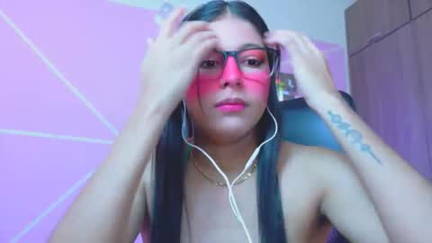 Snapshot of xallysonx_ chatting on 05-25-26, 12:00 XALLYSONX online show from 05-25-26, 12:00