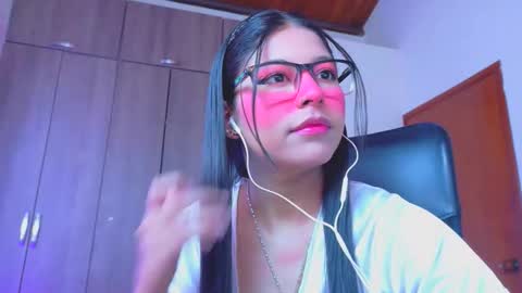 Snapshot of xallysonx_ chatting on 06-05-26, 12:00 XALLYSONX online show from 06-05-26, 12:00