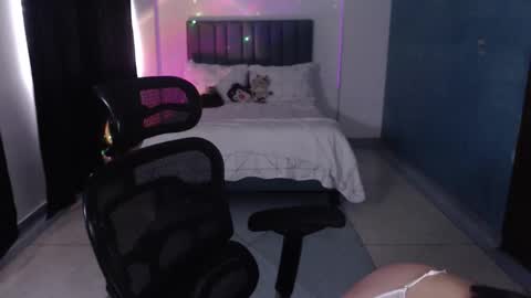 Snapshot of xambar_22x chatting on 11-25-25, 10:21 xambar_22x online show from 11-25-25, 10:21