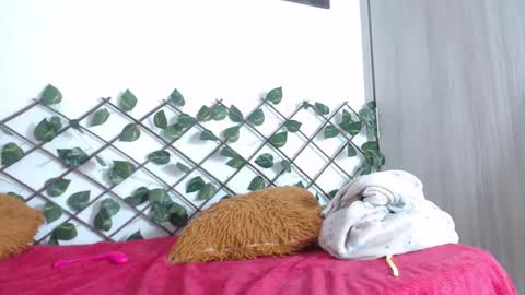       S A R A      100K followers online show from 03-02-25, 02:43