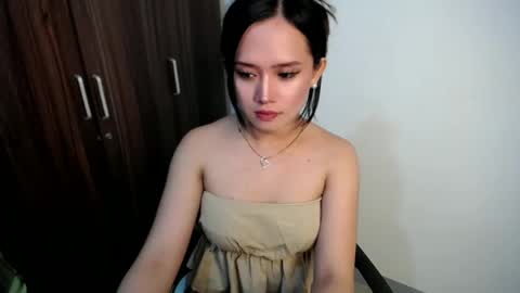 Snapshot of xasian_babygirl chatting on 01-18-25, 08:30 Aiah online show from 01-18-25, 08:30