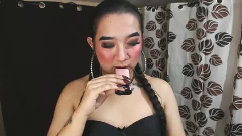 Nira   NOT INTO CHEAP GUYS  online show from 01-31-25, 11:03