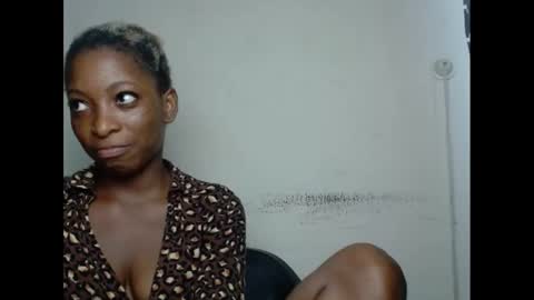 Snapshot of xcreamypussy chatting on 12-21-24, 08:10 xcreamypussy online show from 12-21-24, 08:10