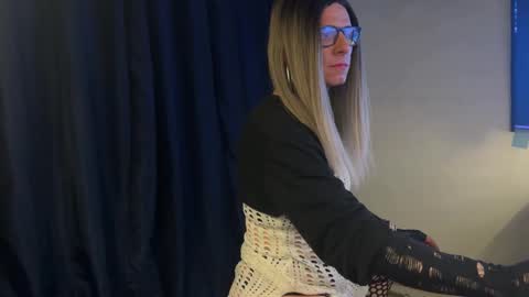 xdresserwithass online show from 11-21-25, 09:02