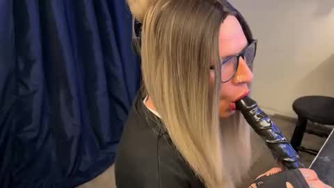 xdresserwithass online show from 11-28-25, 08:17