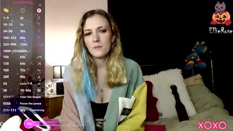 Snapshot of xelliee_rosex chatting on 10-25-25, 12:07 EllieeRose online show from 10-25-25, 12:07