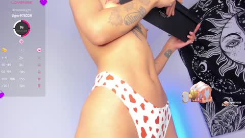 Snapshot of xemily_hardy chatting on 12-06-24, 04:36 Kanae. online show from 12-06-24, 04:36