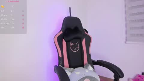 Snapshot of xemily_hardy chatting on 03-08-25, 12:00 Kanae. online show from 03-08-25, 12:00