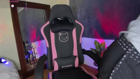 Snapshot of xemily_hardy chatting on 09-26-25, 10:36 Kanae. online show from 09-26-25, 10:36