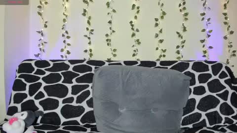 Snapshot of xemilycb chatting on 06-12-26, 02:54 online show from 06-12-26, 02:54