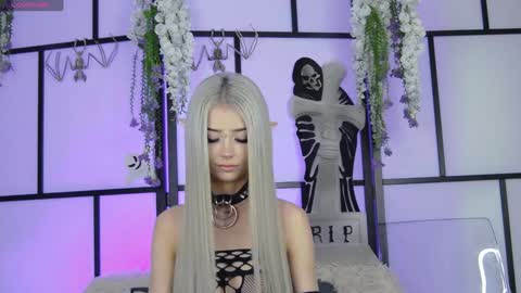 Snapshot of xenomy chatting on 10-28-25, 07:45 xenomy online show from 10-28-25, 07:45