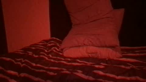 Snapshot of xesbeth0 chatting on 11-18-25, 04:17 xesbeth0 online show from 11-18-25, 04:17